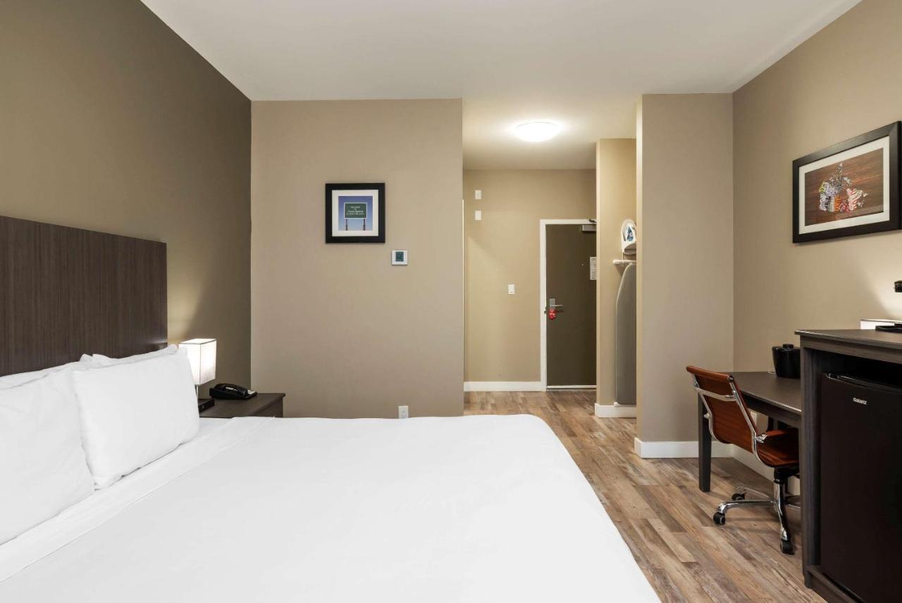 Econo Lodge Prince George Exteriör bild